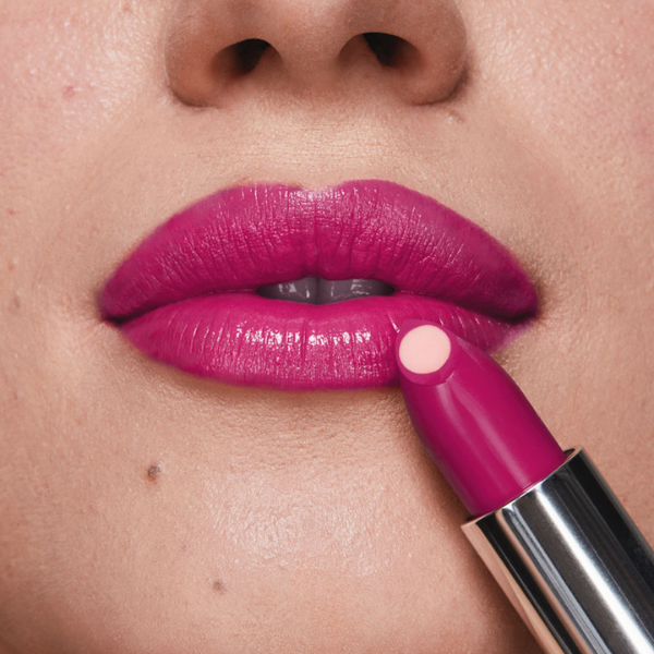Batom Hydramatic Radiante Tratamake 3,6g - Avon